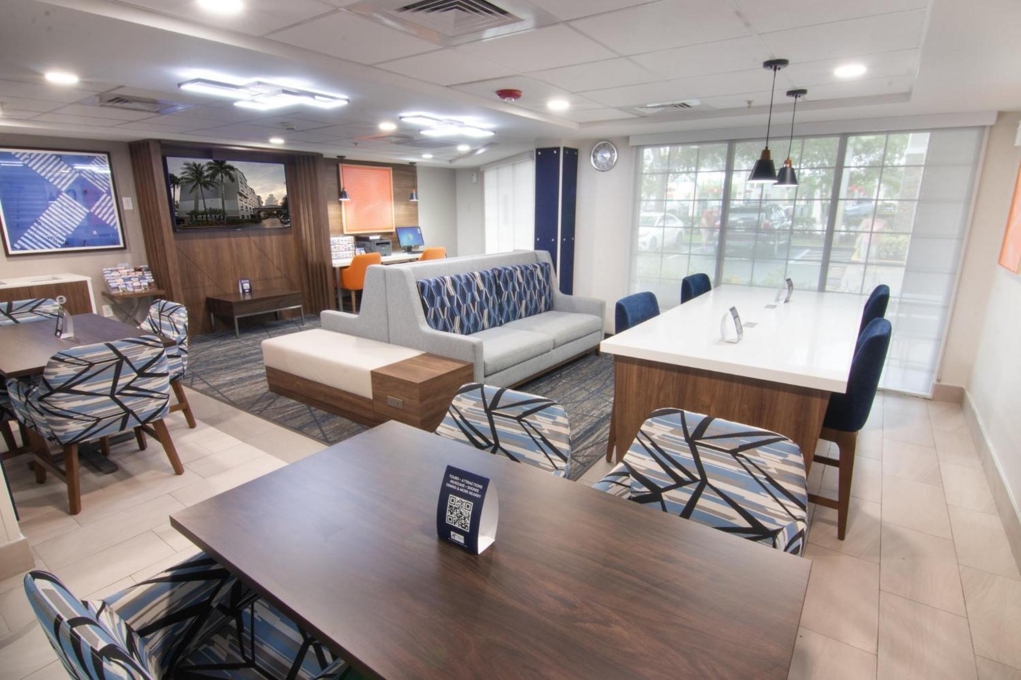 Holiday Inn Express And Suites Fort Lauderdale Airport West By Ihg Davie Bagian luar foto