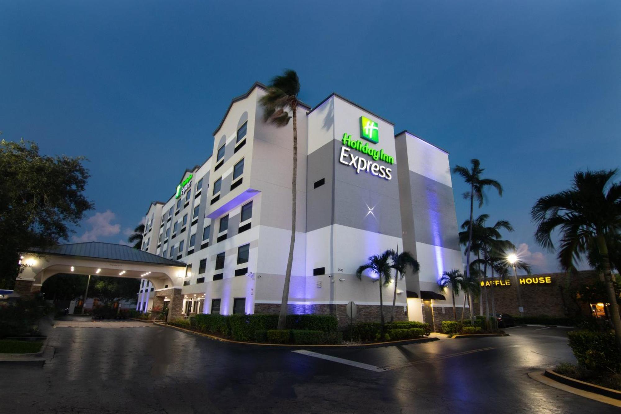 Holiday Inn Express And Suites Fort Lauderdale Airport West By Ihg Davie Bagian luar foto