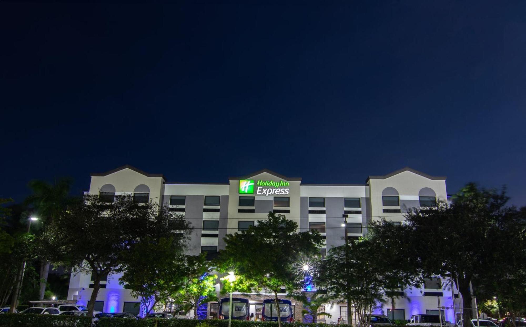 Holiday Inn Express And Suites Fort Lauderdale Airport West By Ihg Davie Bagian luar foto