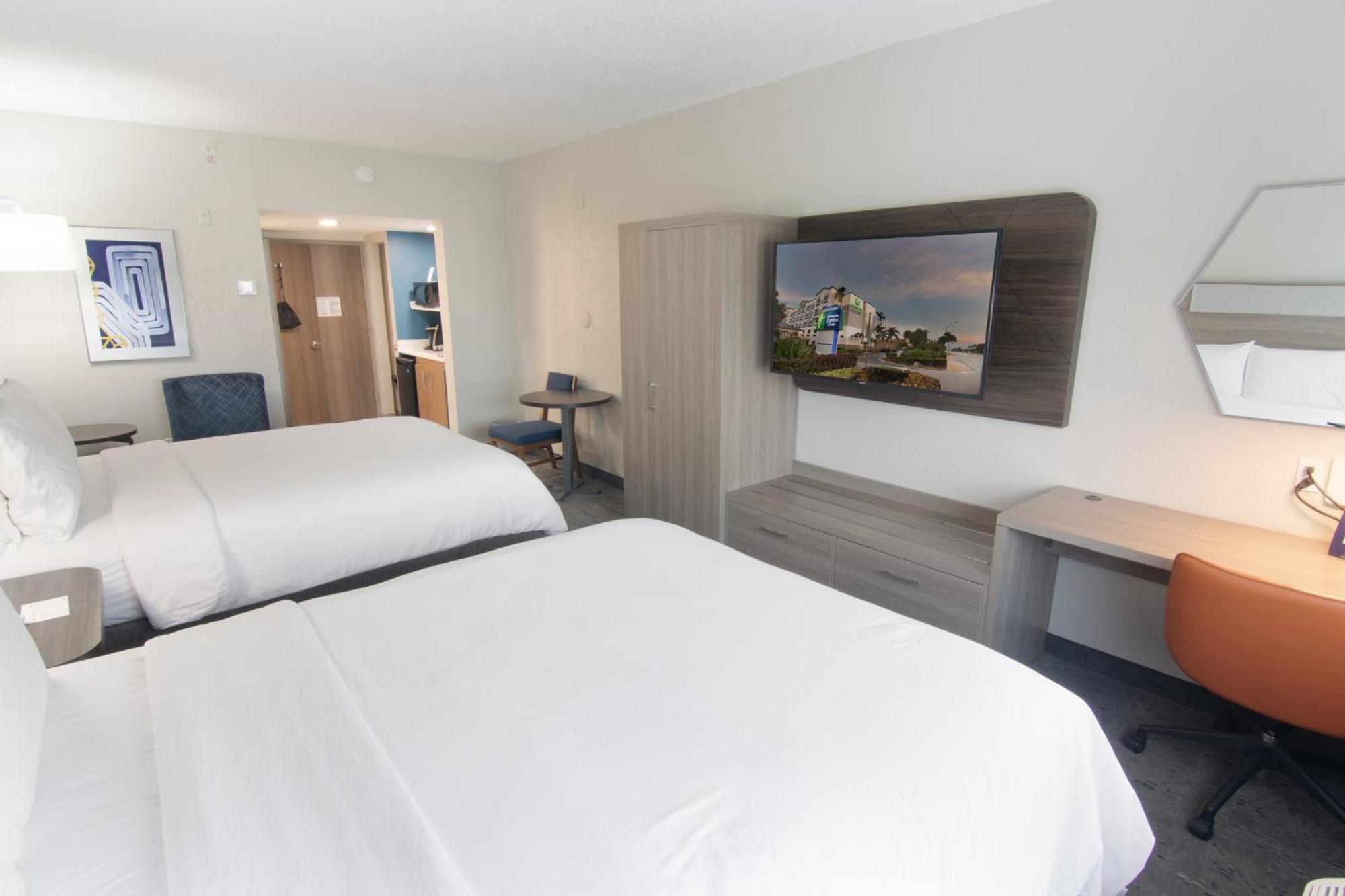 Holiday Inn Express And Suites Fort Lauderdale Airport West By Ihg Davie Bagian luar foto