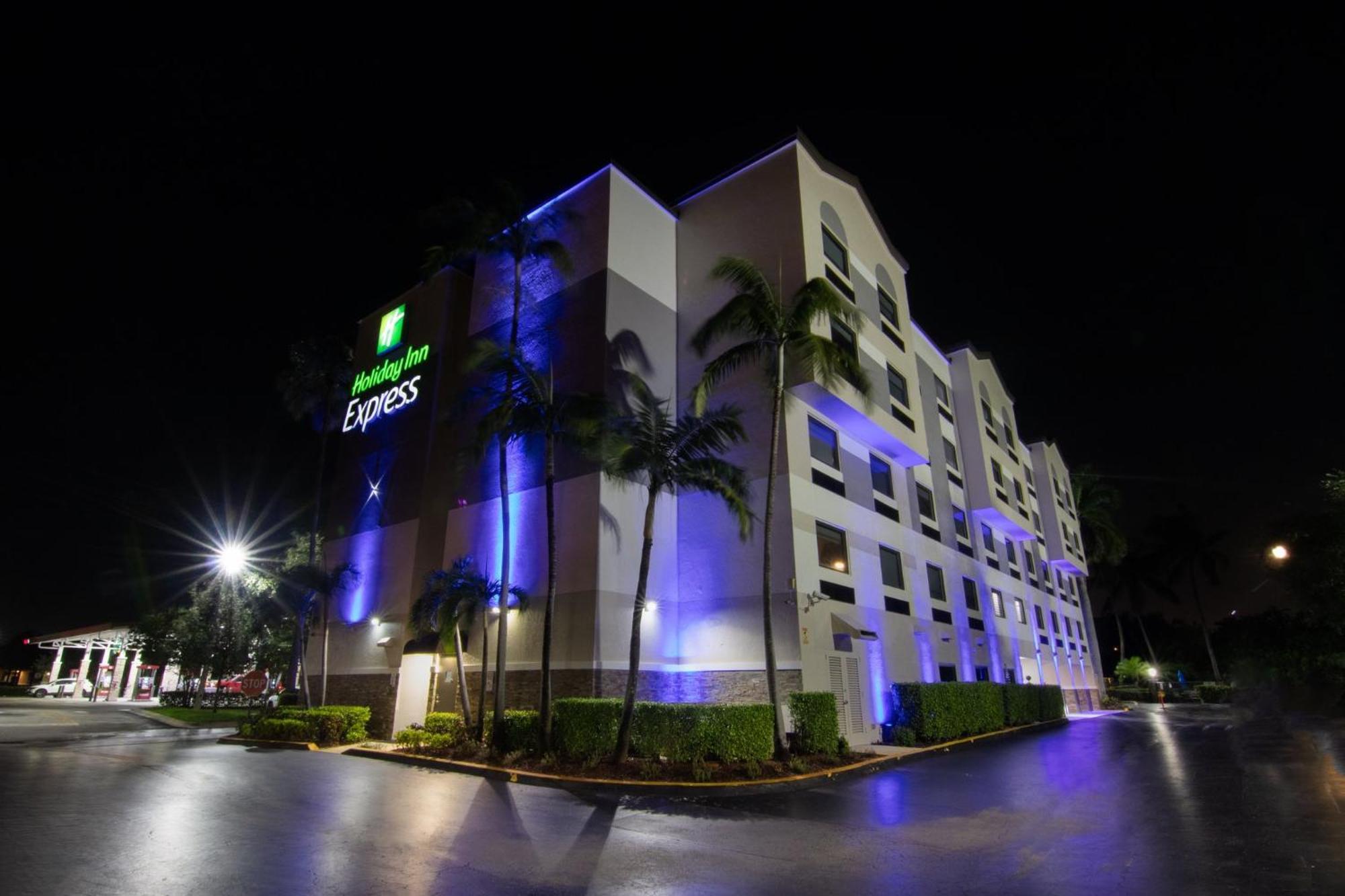 Holiday Inn Express And Suites Fort Lauderdale Airport West By Ihg Davie Bagian luar foto