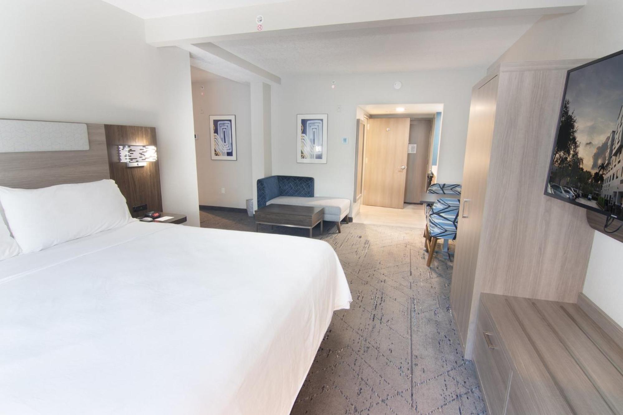Holiday Inn Express And Suites Fort Lauderdale Airport West By Ihg Davie Bagian luar foto
