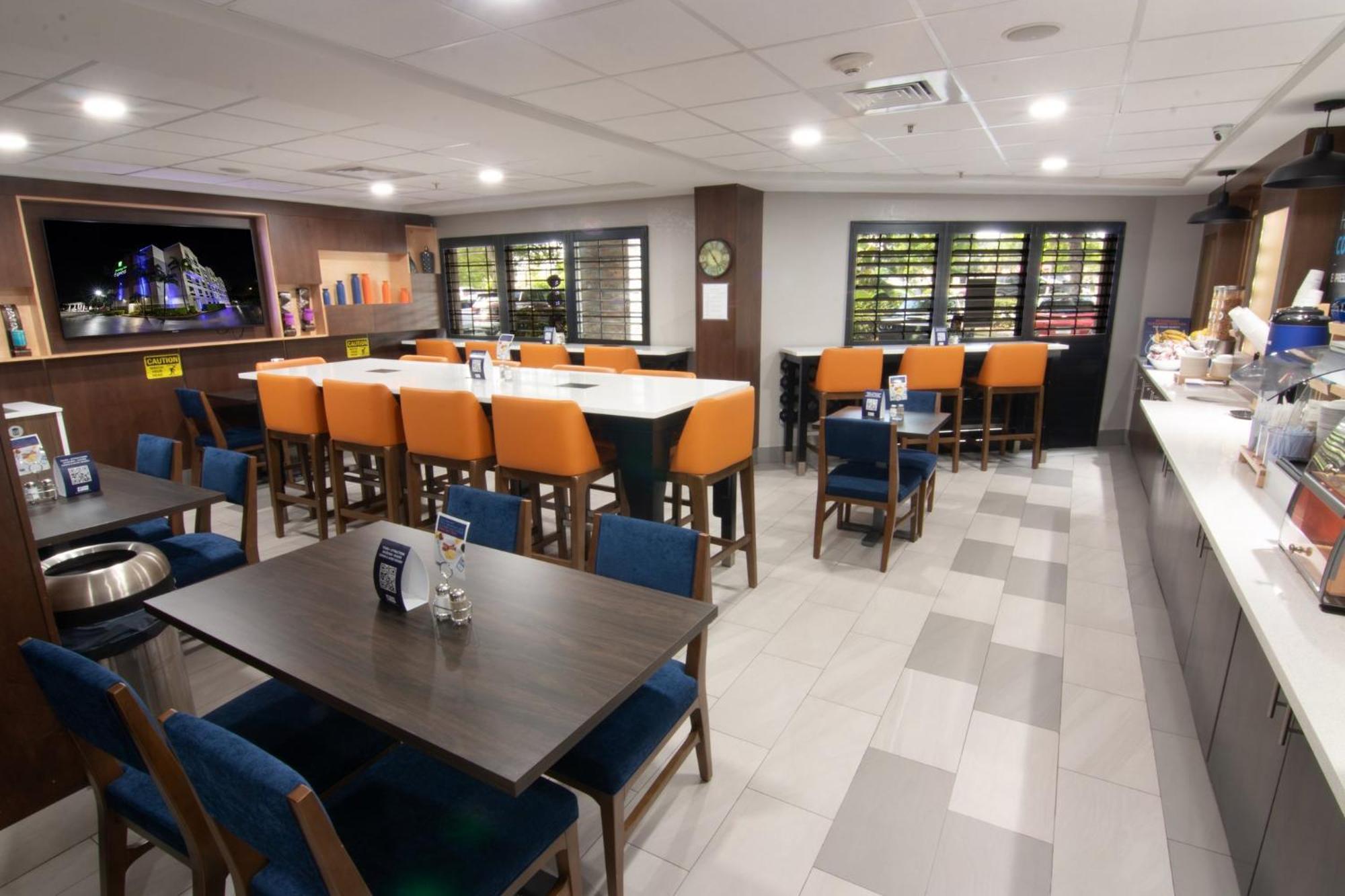 Holiday Inn Express And Suites Fort Lauderdale Airport West By Ihg Davie Bagian luar foto