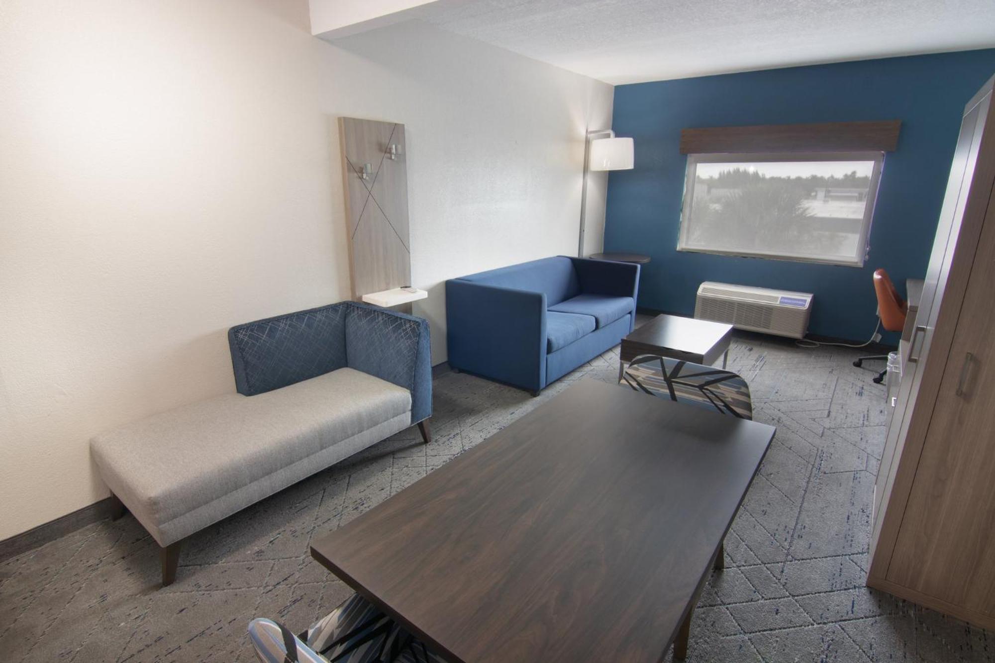 Holiday Inn Express And Suites Fort Lauderdale Airport West By Ihg Davie Bagian luar foto