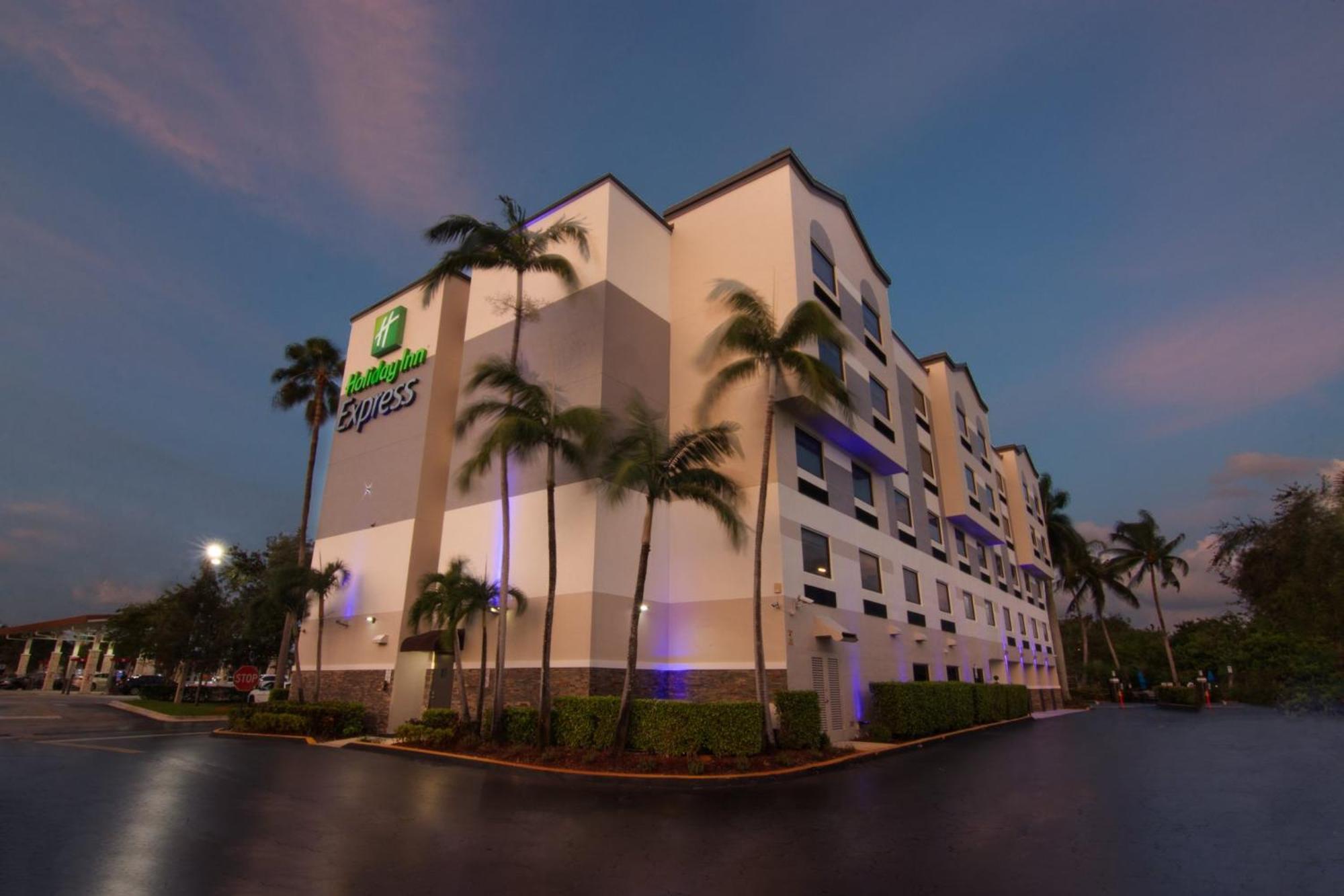 Holiday Inn Express And Suites Fort Lauderdale Airport West By Ihg Davie Bagian luar foto