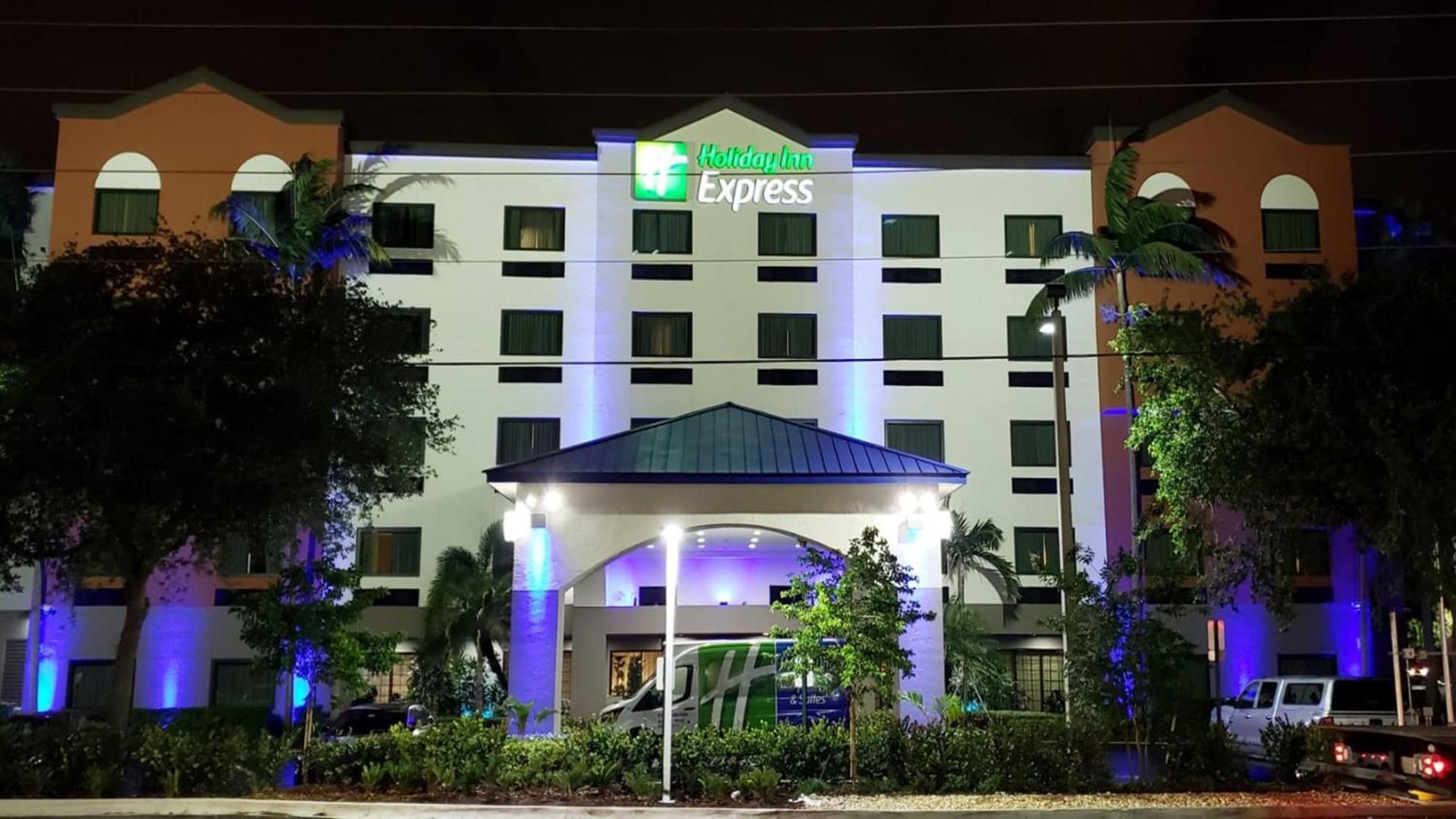Holiday Inn Express And Suites Fort Lauderdale Airport West By Ihg Davie Bagian luar foto