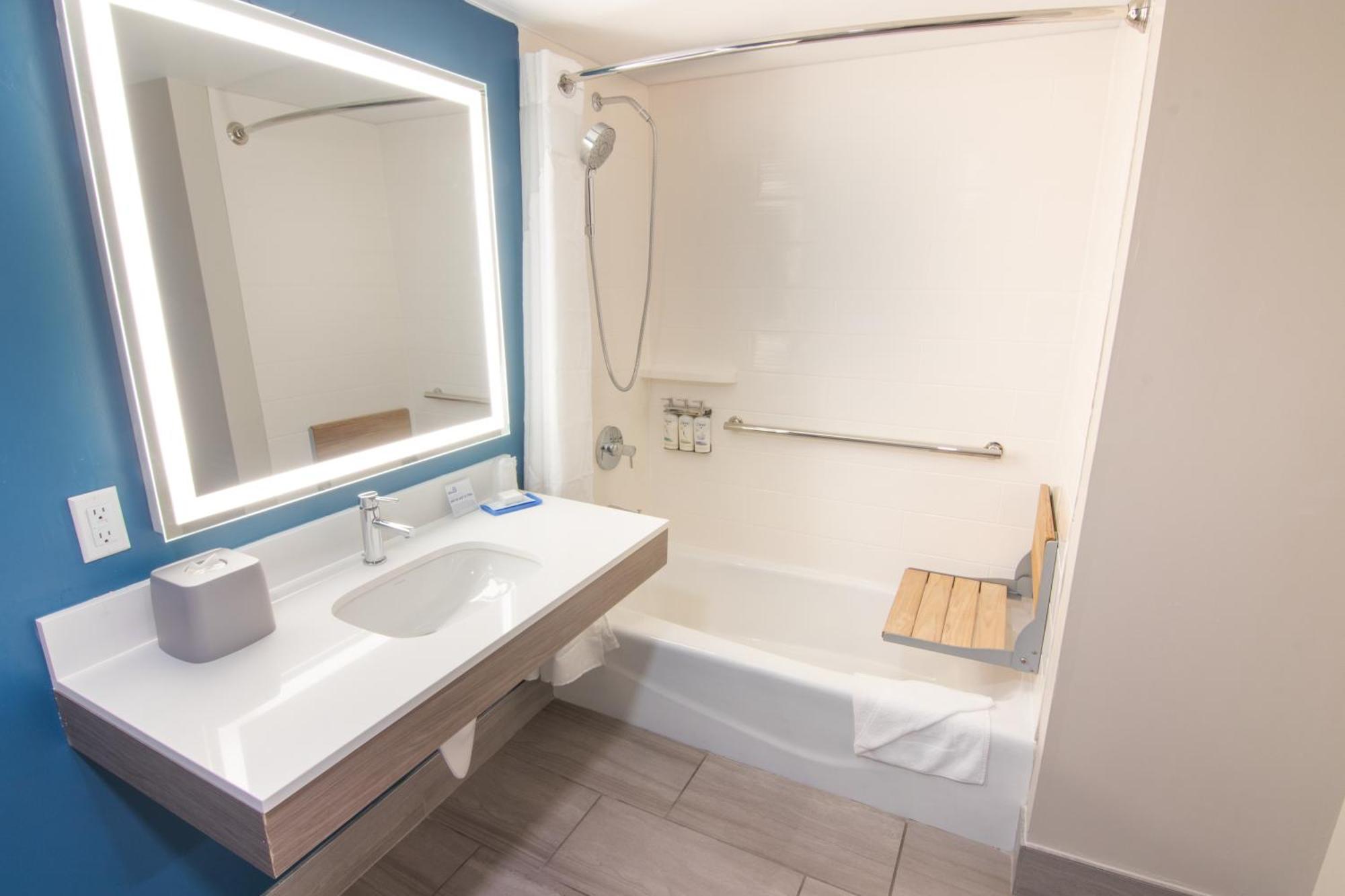 Holiday Inn Express And Suites Fort Lauderdale Airport West By Ihg Davie Bagian luar foto