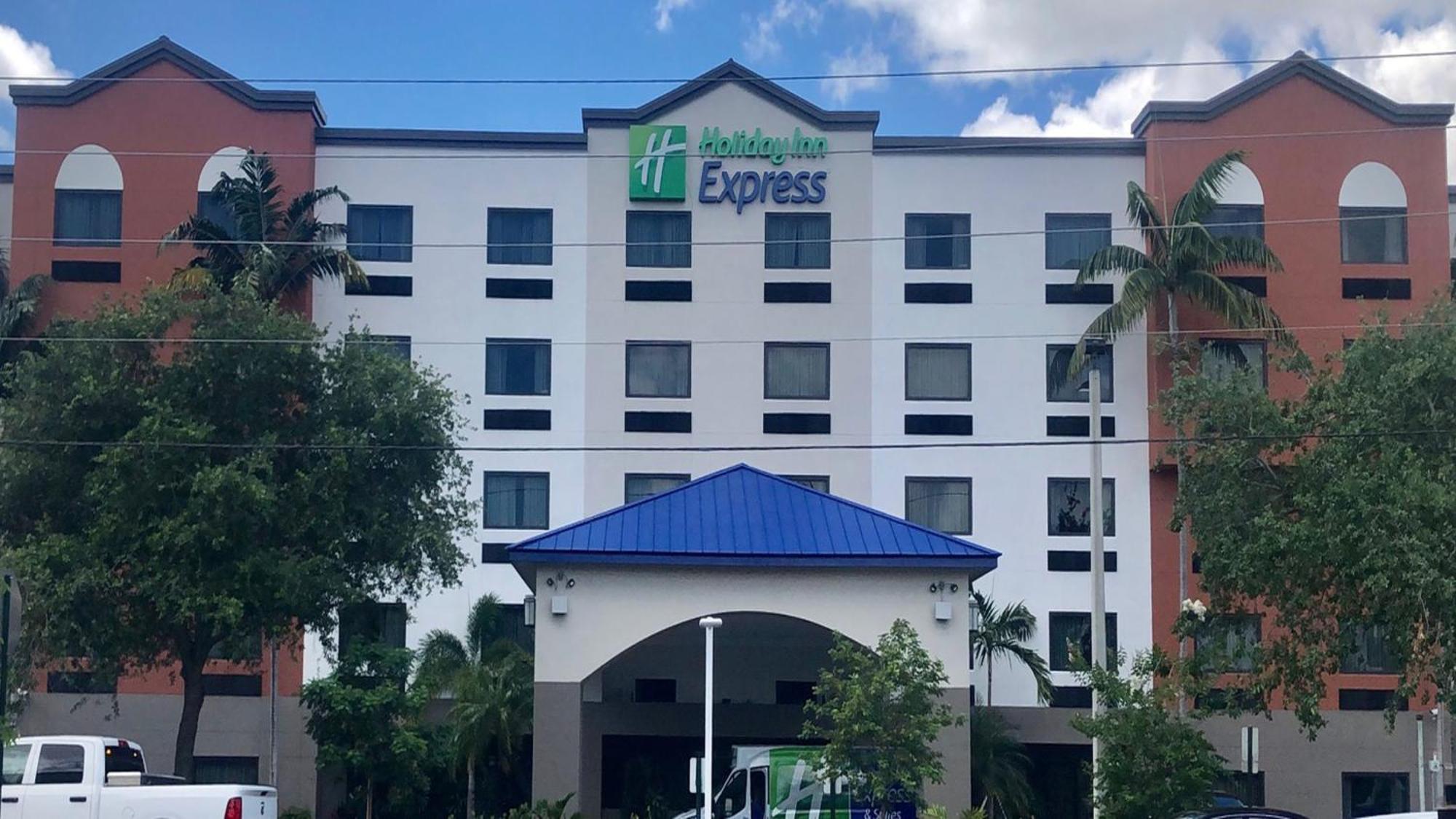 Holiday Inn Express And Suites Fort Lauderdale Airport West By Ihg Davie Bagian luar foto