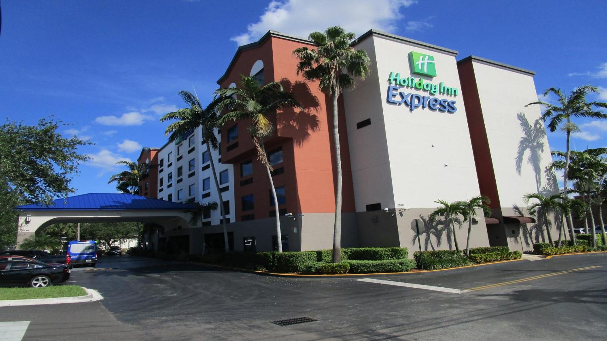 Holiday Inn Express And Suites Fort Lauderdale Airport West By Ihg Davie Bagian luar foto