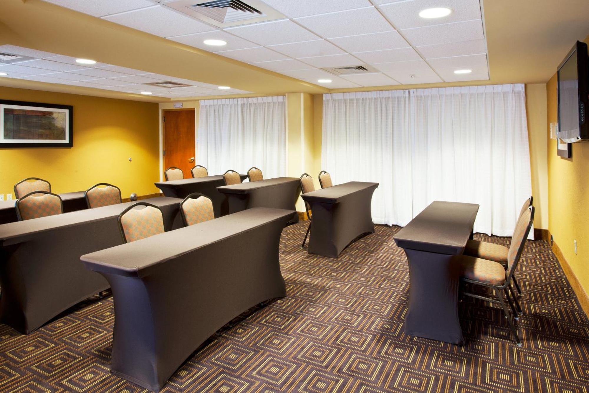 Holiday Inn Express And Suites Fort Lauderdale Airport West By Ihg Davie Bagian luar foto